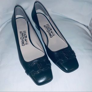 Ferragamo Blue Pumps SZ 7 1/2 AA